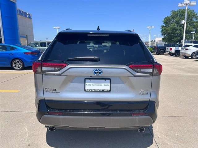 2021 Toyota RAV4 Hybrid XSE - Photo 4