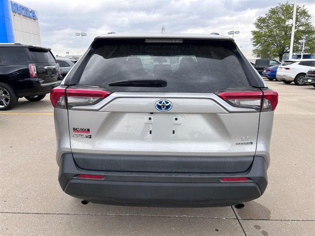 2019 Toyota RAV4 Hybrid LE - Photo 4