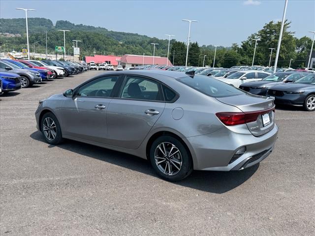 2023 Kia Forte LXS - Photo 4