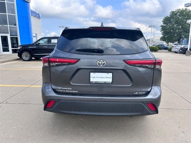2020 Toyota Highlander LE - Photo 4