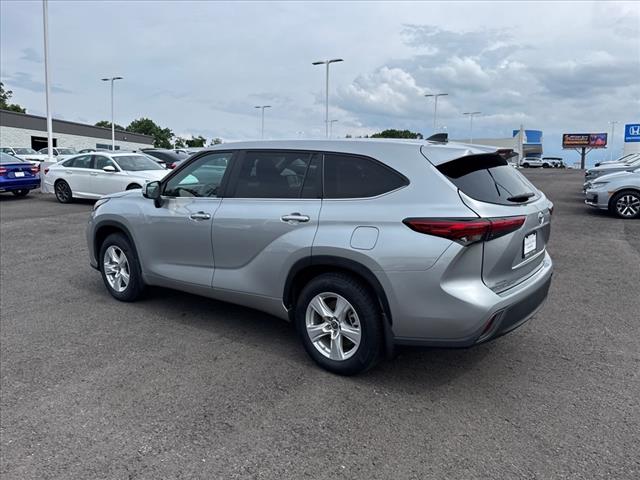 2023 Toyota Highlander LE - Photo 4