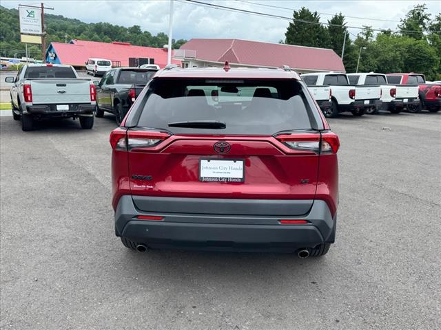 2020 Toyota RAV4 LE - Photo 5