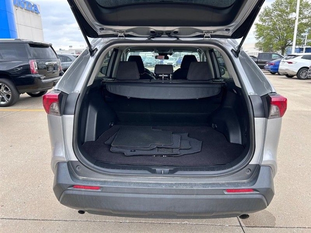 2019 Toyota RAV4 Hybrid LE - Photo 5