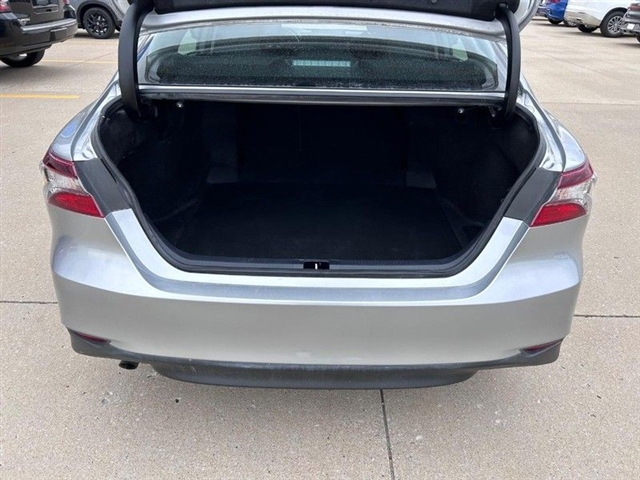 2023 Toyota Camry Hybrid LE - Photo 5