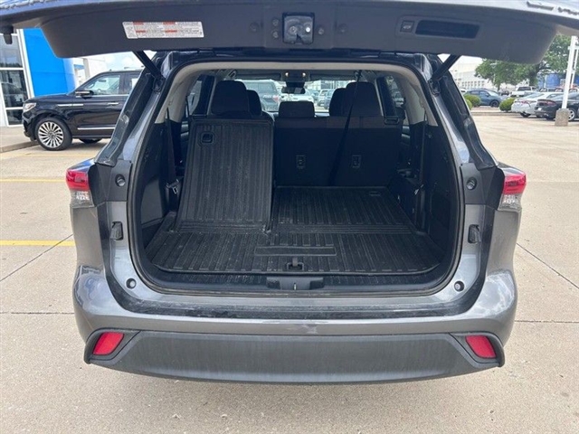 2020 Toyota Highlander LE - Photo 5