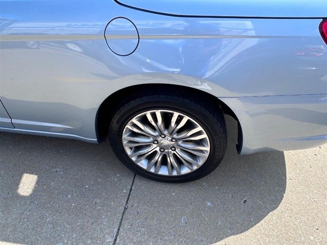2013 Chrysler 200 Limited - Photo 7