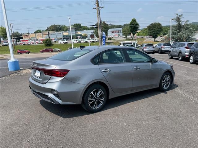 2023 Kia Forte LXS - Photo 7