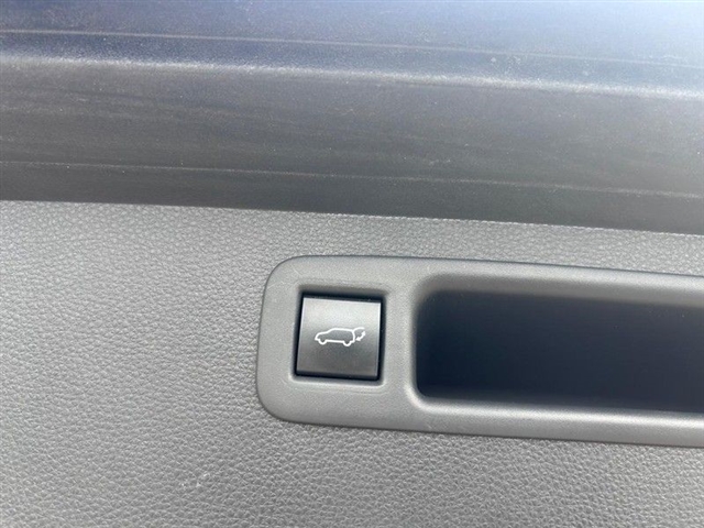 2020 Toyota Highlander LE - Photo 7