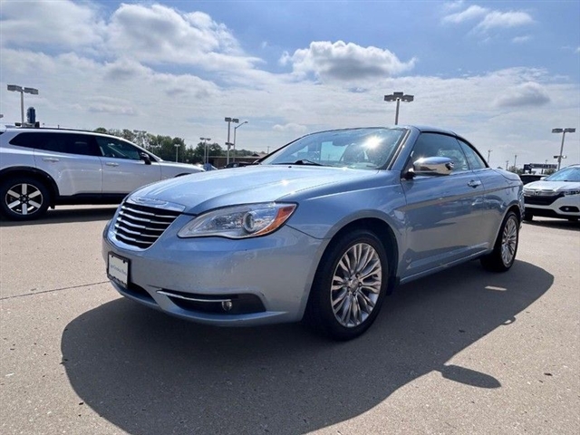 2013 Chrysler 200 Limited - Photo 8