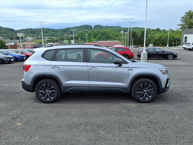 2022 Volkswagen Taos S 4Motion - Photo 8