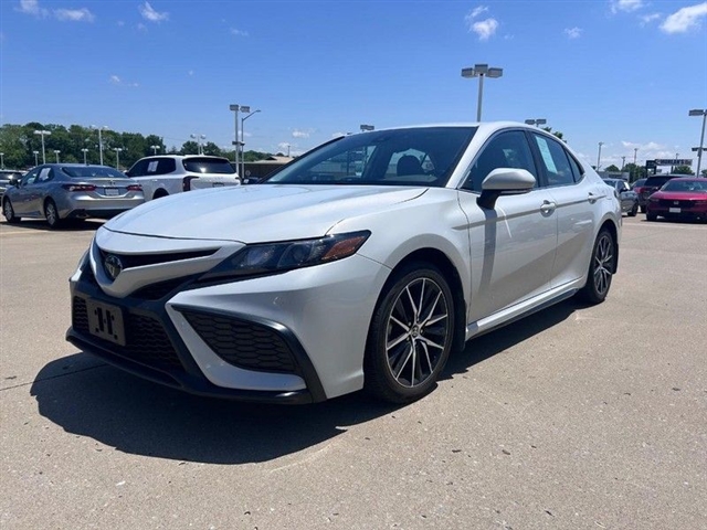 2023 Toyota Camry SE - Photo 8