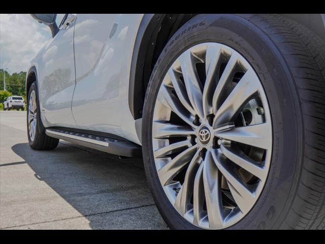 2025 Toyota Highlander Hybrid Platinum