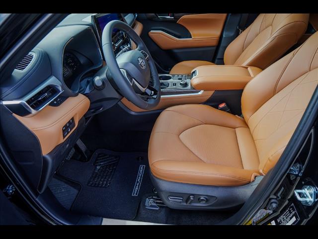 2025 Toyota Highlander Platinum