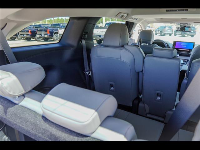 2025 Toyota Sienna XLE 8-Passenger