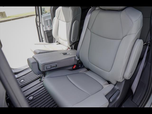 2025 Toyota Sienna XLE 8-Passenger