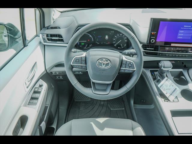 2025 Toyota Sienna XLE 8-Passenger