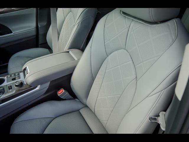 2025 Toyota Highlander Platinum