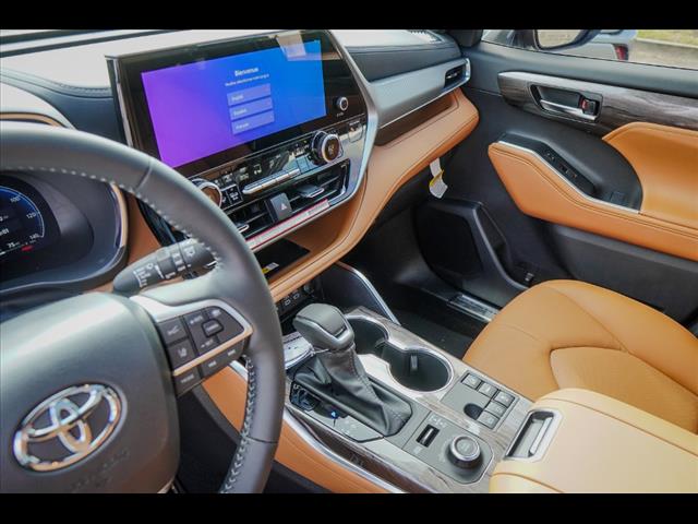 2025 Toyota Highlander Platinum