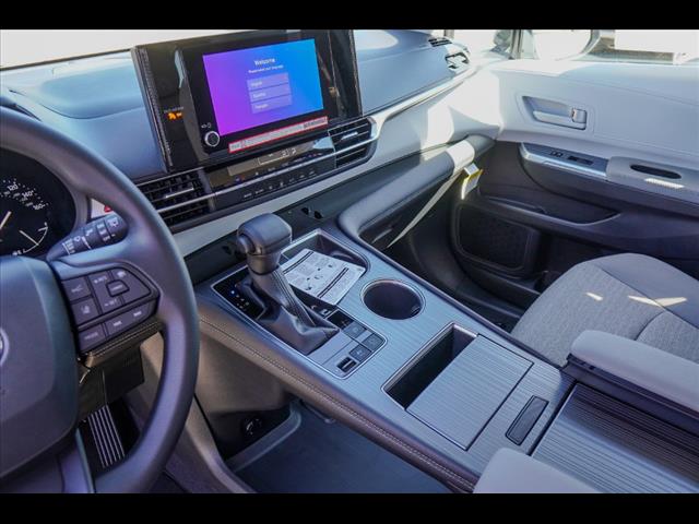 2025 Toyota Sienna LE 8-Passenger