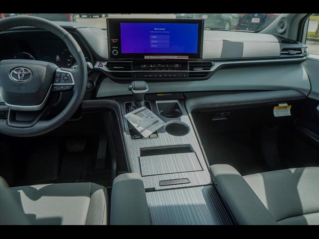 2025 Toyota Sienna XLE 8-Passenger