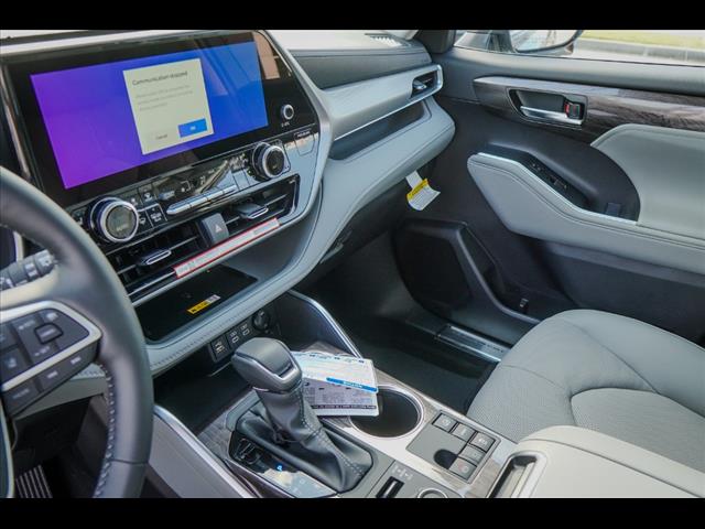 2025 Toyota Highlander Platinum