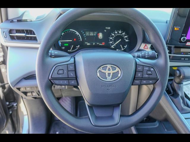2025 Toyota Sienna LE 8-Passenger