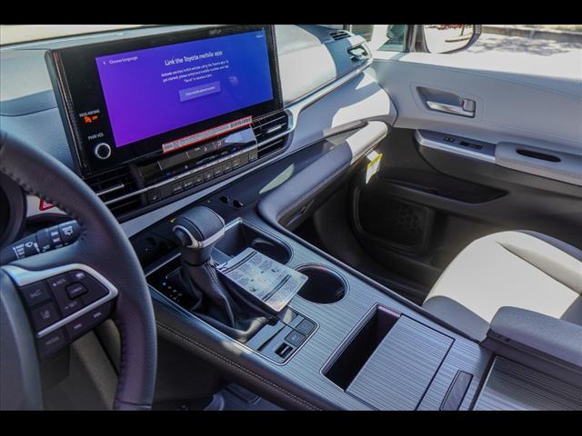 2025 Toyota Sienna XLE 8-Passenger