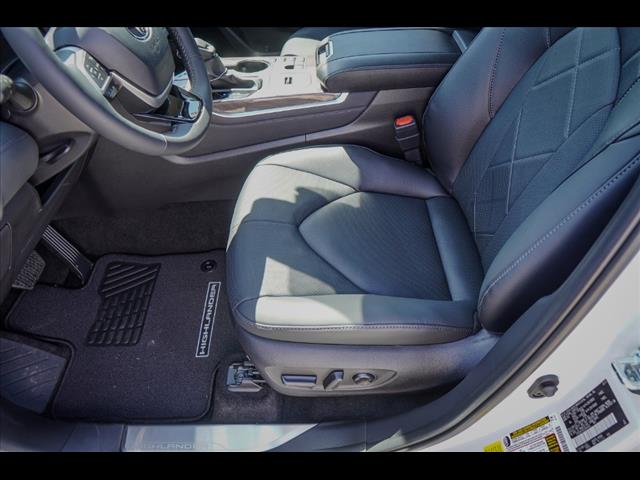 2025 Toyota Highlander Hybrid Platinum