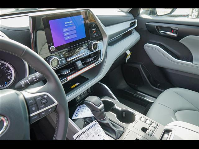 2025 Toyota Highlander Hybrid XLE