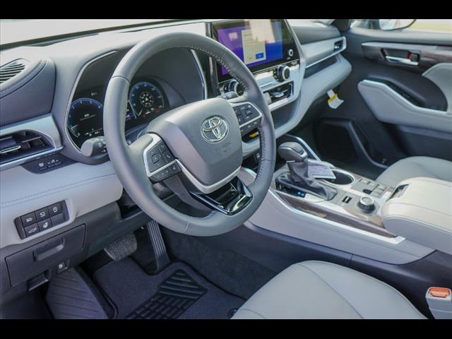 2025 Toyota Highlander Platinum
