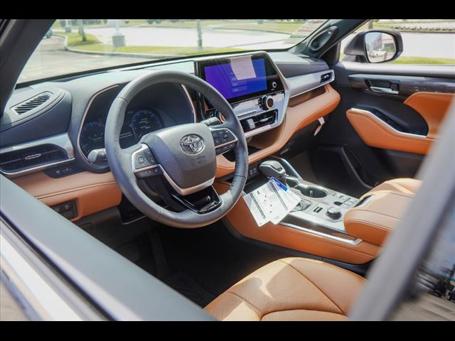 2025 Toyota Highlander Platinum
