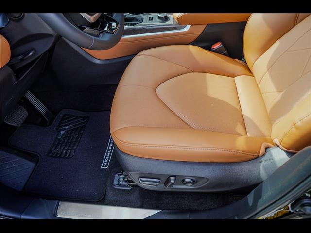 2025 Toyota Highlander Platinum