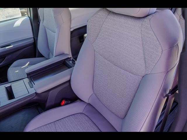 2025 Toyota Sienna LE 8-Passenger