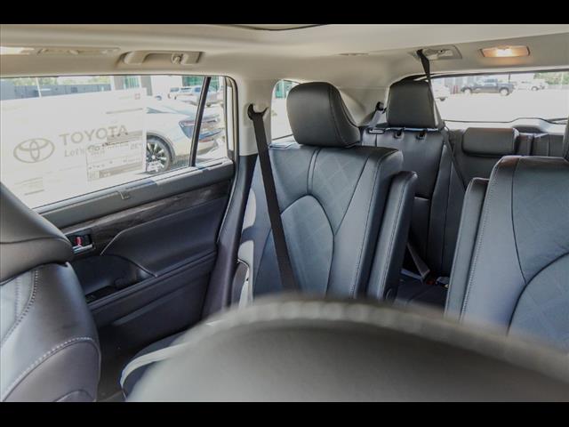 2025 Toyota Highlander Hybrid Platinum