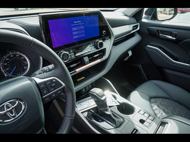 2025 Toyota Highlander Hybrid XLE