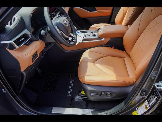 2025 Toyota Highlander Platinum