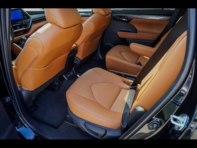 2025 Toyota Highlander Platinum