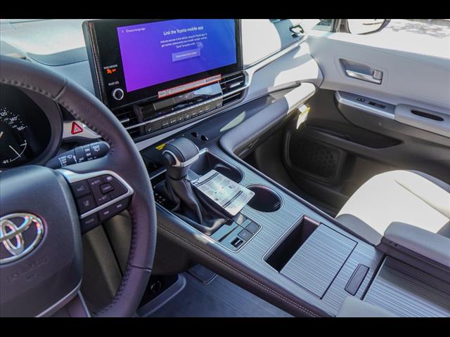 2025 Toyota Sienna XLE 8-Passenger