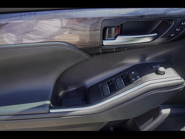 2025 Toyota Highlander Hybrid Platinum