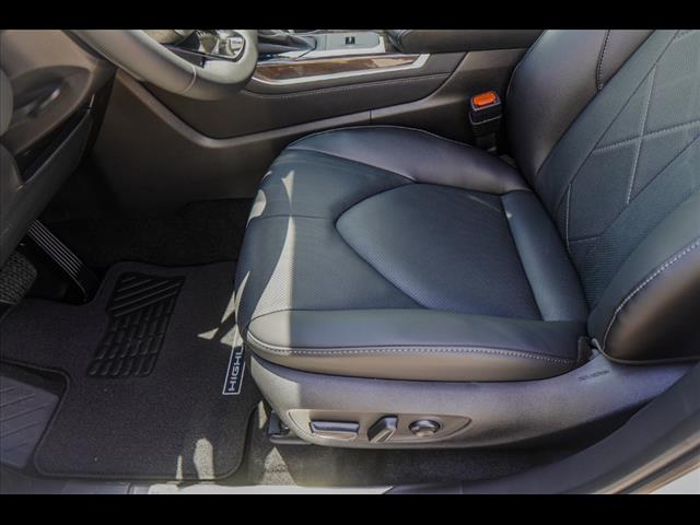 2025 Toyota Highlander Hybrid Platinum