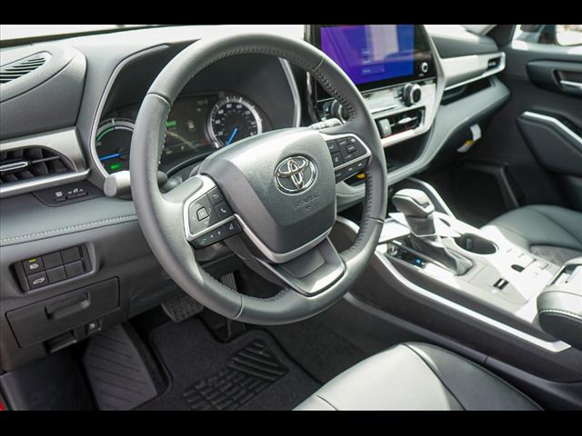 2025 Toyota Highlander Hybrid XLE