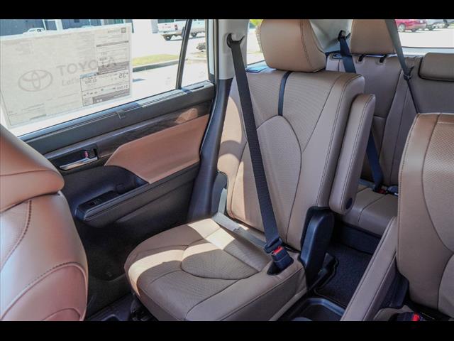 2025 Toyota Highlander Hybrid XLE