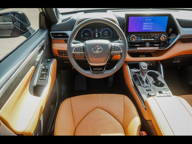 2025 Toyota Highlander Platinum