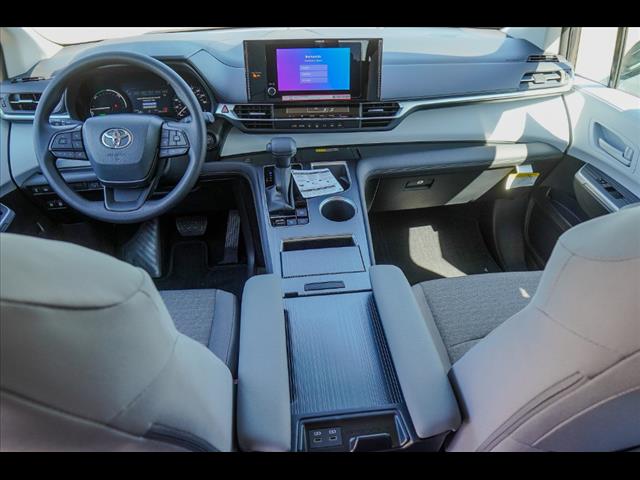 2025 Toyota Sienna LE 8-Passenger
