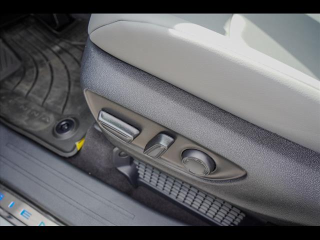2025 Toyota Sienna XLE 8-Passenger