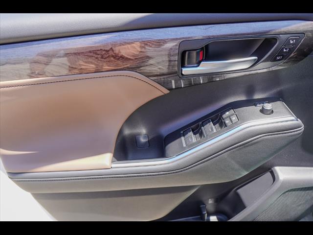 2025 Toyota Highlander Hybrid XLE