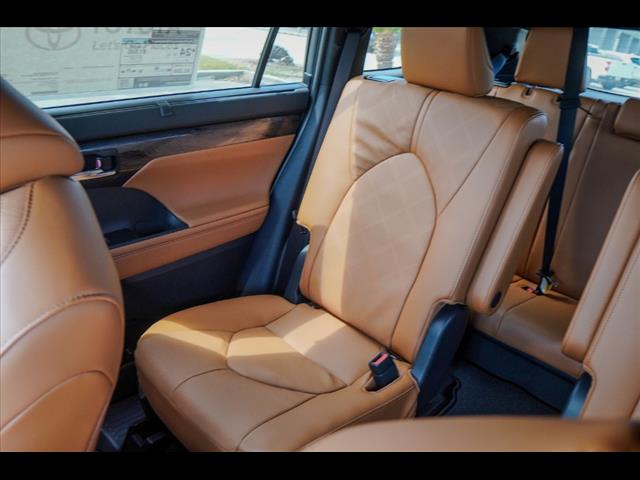2025 Toyota Highlander Platinum