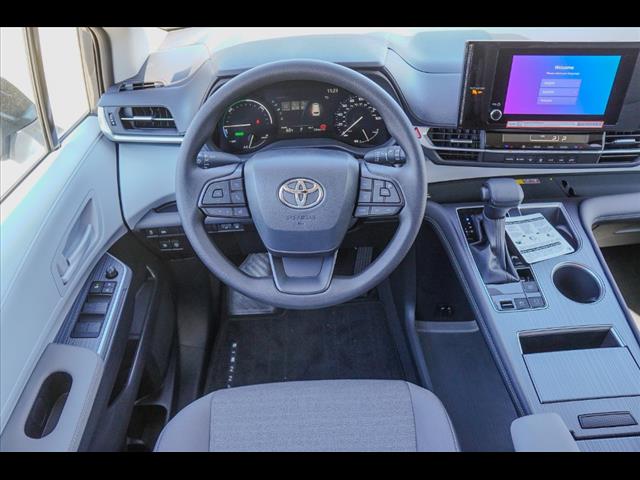 2025 Toyota Sienna LE 8-Passenger