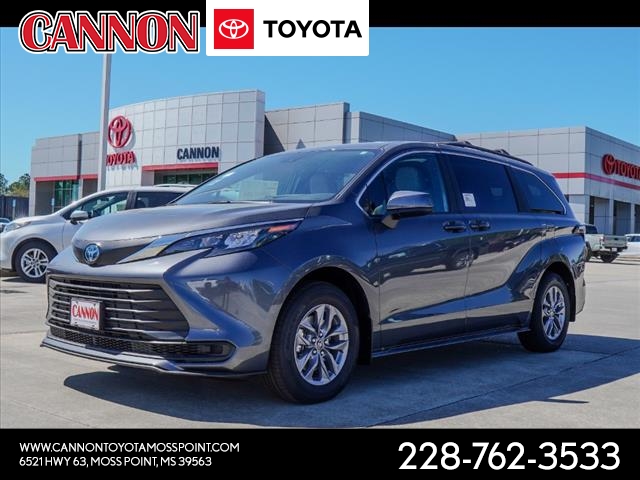 2025 Toyota Sienna LE 8-Passenger