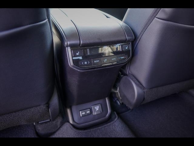 2025 Toyota Highlander Hybrid Platinum